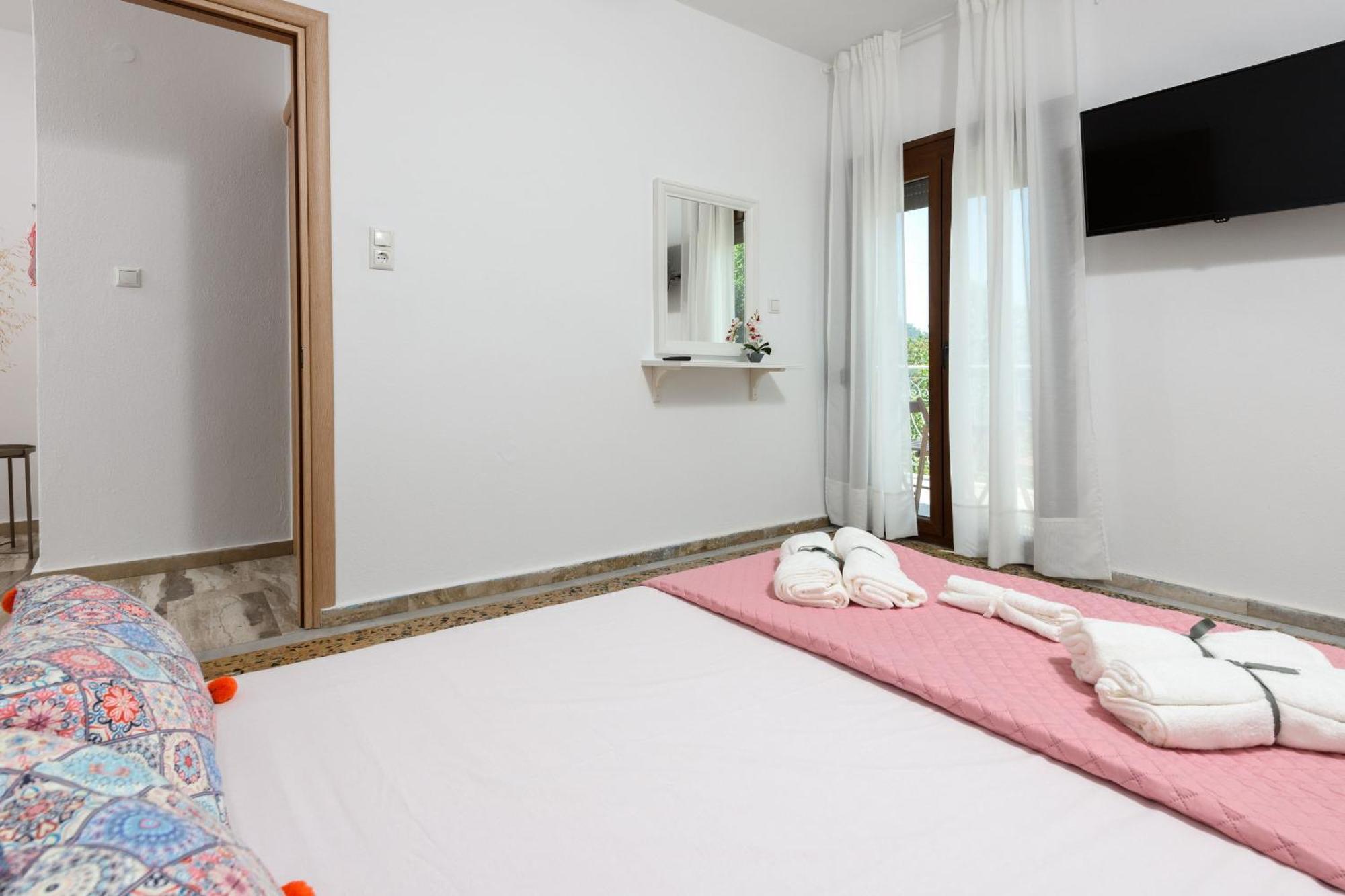 פאניה Whitegold Apartments Panagia מראה חיצוני תמונה